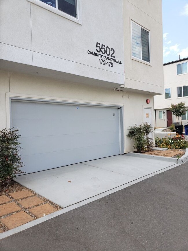 Building Photo - Otay Mesa: 2bd/3.5ba Playa Del Sol Multi Level Townhome