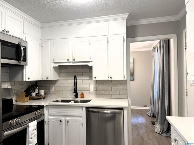 Foto del edificio - 4 bed, 2 bath in Alabaster