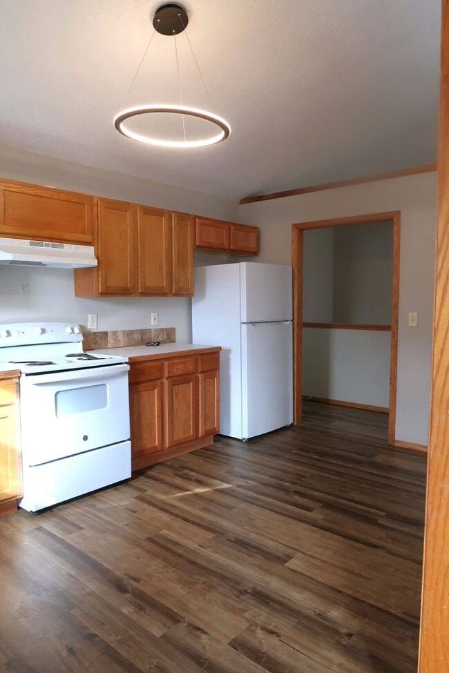 Building Photo - Beautiful 4 Bedroom 3 Bathroom Home