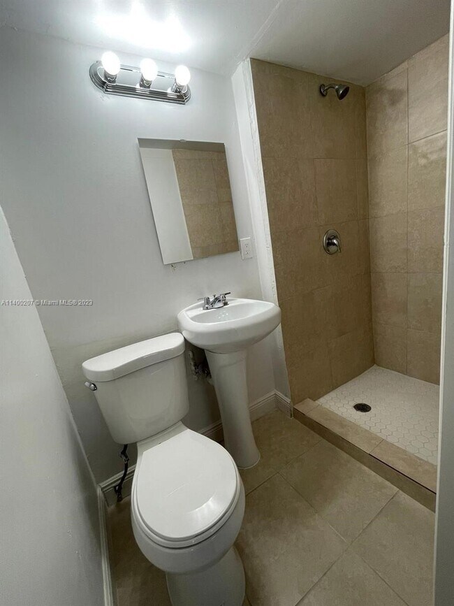 Foto del edificio - 633 NW 15th Ave