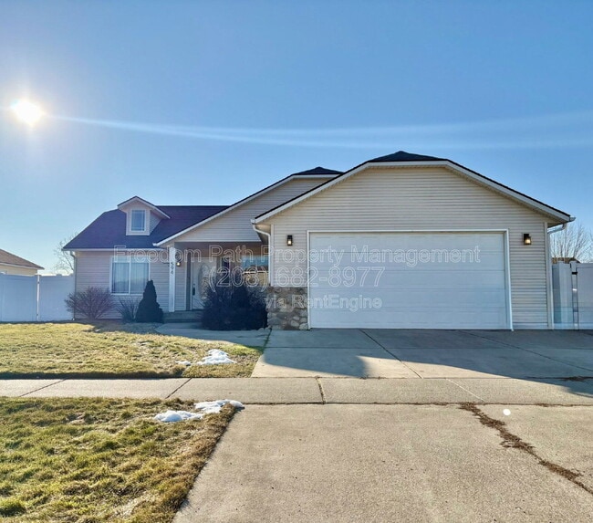 Building Photo - 594 W Ashworth Ln