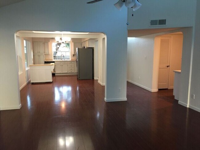 Foto del edificio - COMING SOON! Adorable 2 Bed 2 Bath Condo i...