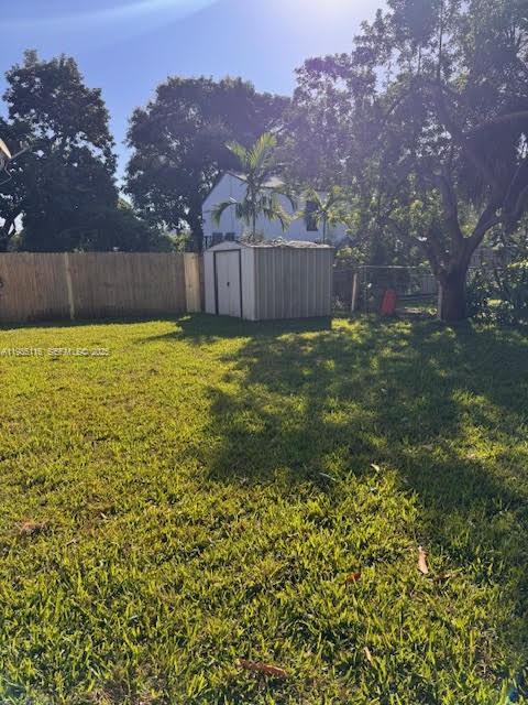 Foto del edificio - 2530 NE 182nd St