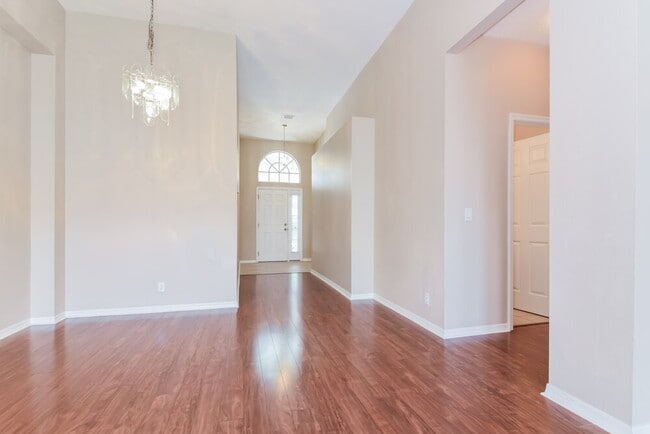 Building Photo - 1518 Wakefield Dr