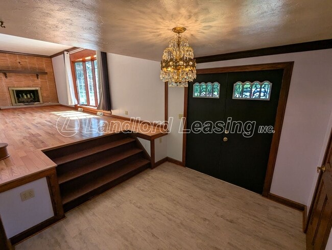 Foto del edificio - Spacious Split-Level Home in Columbia Stat...