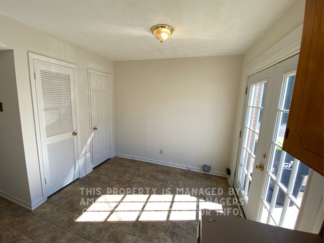Building Photo - 1116 Arbor Dr