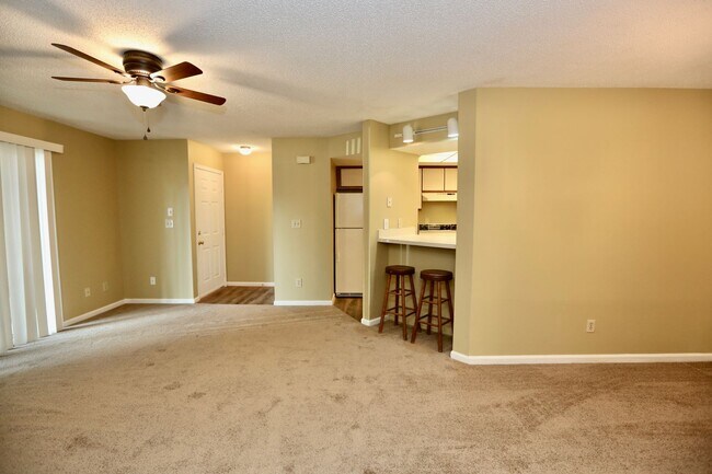 Building Photo - Available 08-12-24!  Updated 1st Floor/1-S...