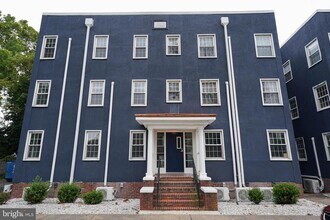 Building Photo - 308 N Division St