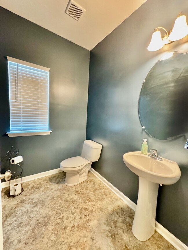 Foto del edificio - Spacious Suffolk Home in Desirable Bennett...