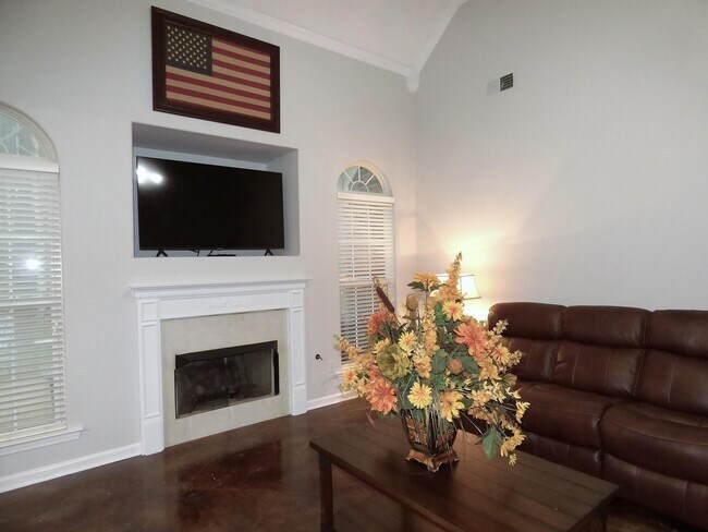 Building Photo - 2385 Sinai Dr