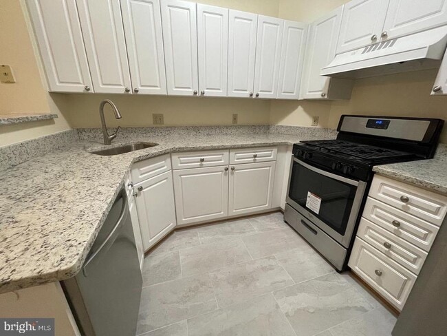 Building Photo - 2203 Westcourt Ln