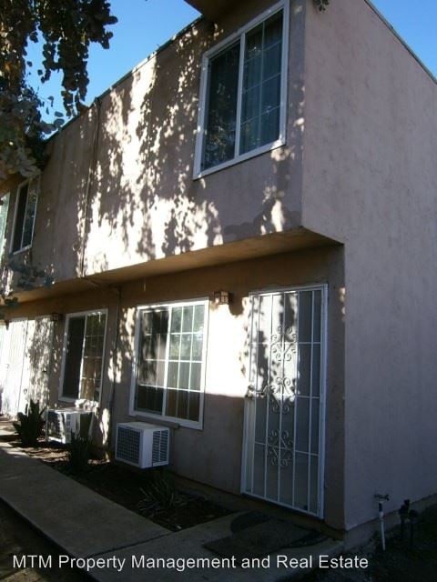 Primary Photo - 1135 Helix St