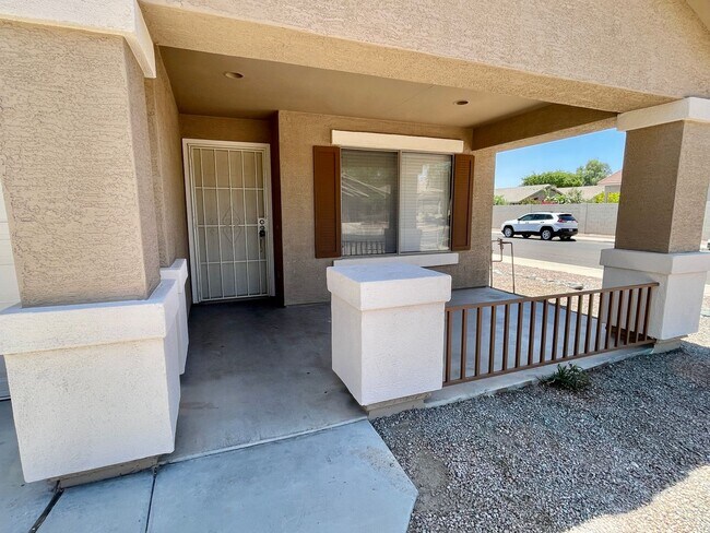 Foto del edificio - 4 Bedroom/2 Bath Single Level Home in Litchfield Park! Corner Lot!