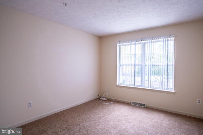 Foto del edificio - 4910 Edgeware Terrace