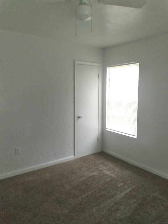 Foto del edificio - 1177 NW Ozmun Ave