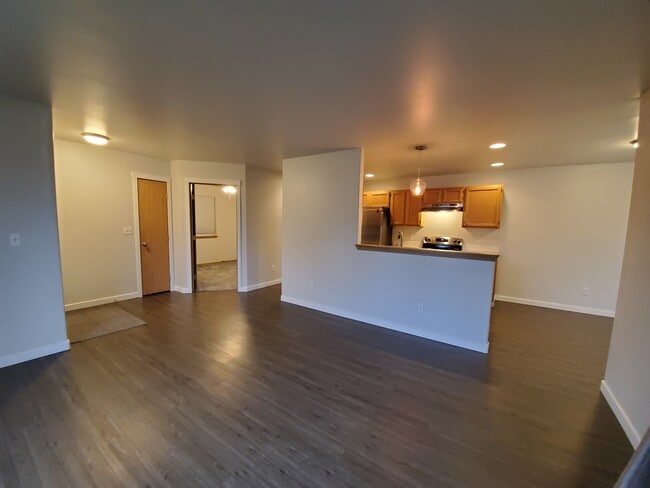 Open Plan with Living Room, Kitchen and Eating Nook - 328 S Dunham Ave