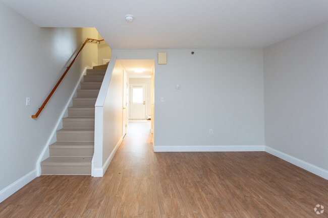 Photo - Auburn Court Apartments