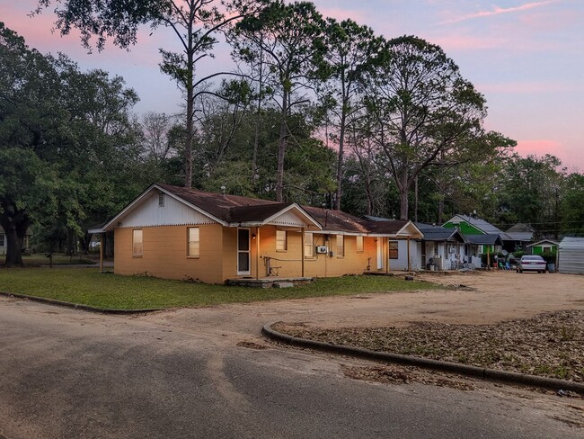 Building Photo - 1214 Gillespie Ave