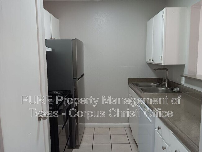 Building Photo - 3535 Cottonwood St