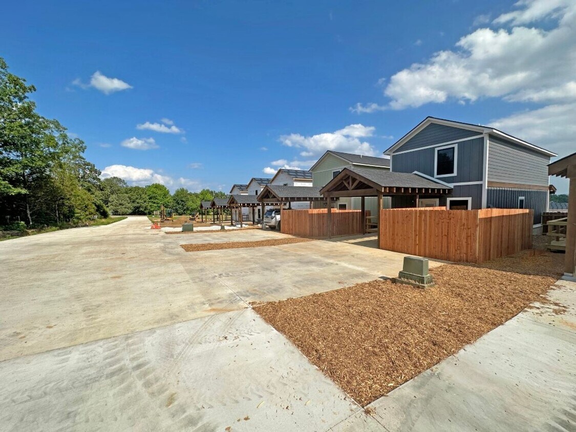 Foto principal - 3 Bedroom/2 Bathroom New Construction Townhouse in Southside