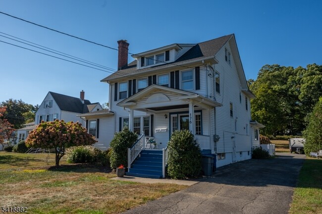 Building Photo - 176 Grove Ave