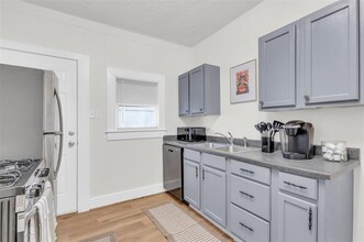 Building Photo - 4121 Junius St