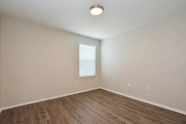 Building Photo - 13537 Laranja St