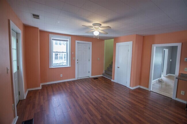 Foto del edificio - 4-Bed Farmhouse Minutes from UVM Campus (30 Chase St)