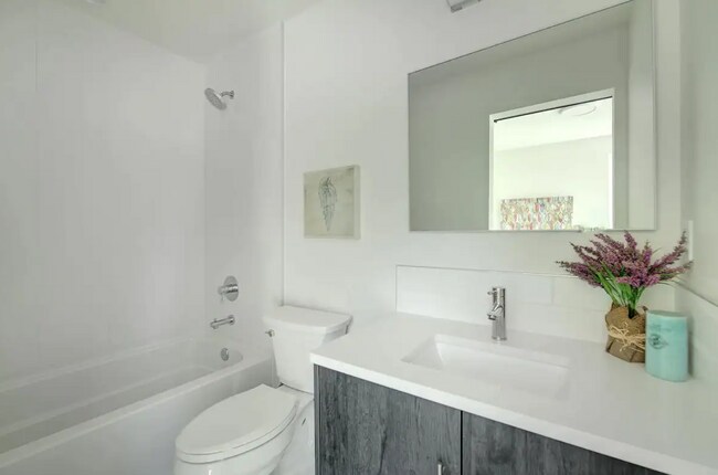 2nd floor bathroom - 513 11th Ave E