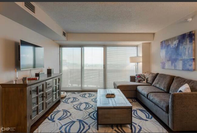 Living room with balcony - 1720 Maple Ave