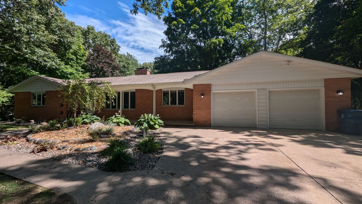 Primary Photo - Four Bedroom Home in Texas Township