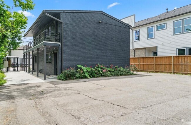 Building Photo - 6810 Del Rio St