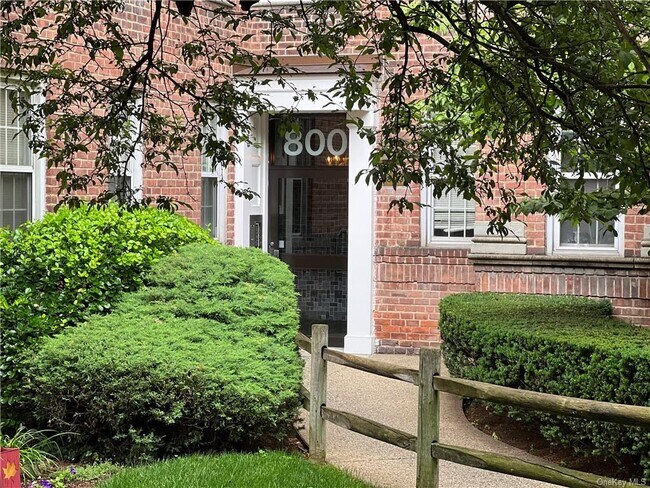 Foto del edificio - 800 Bronx River Rd