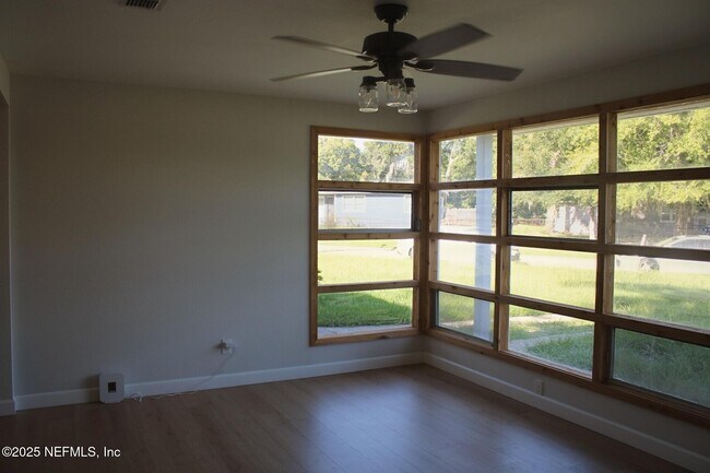 Foto del edificio - 9265 Danville Ave
