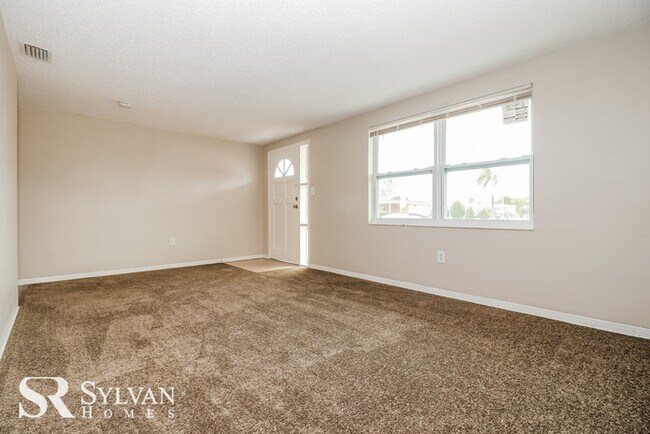 Building Photo - Holiday 3BR 1.5BA home now leasing!