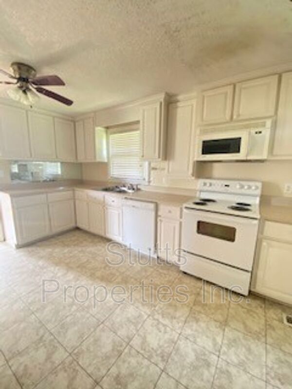 Building Photo - 2250 Co Rd 181