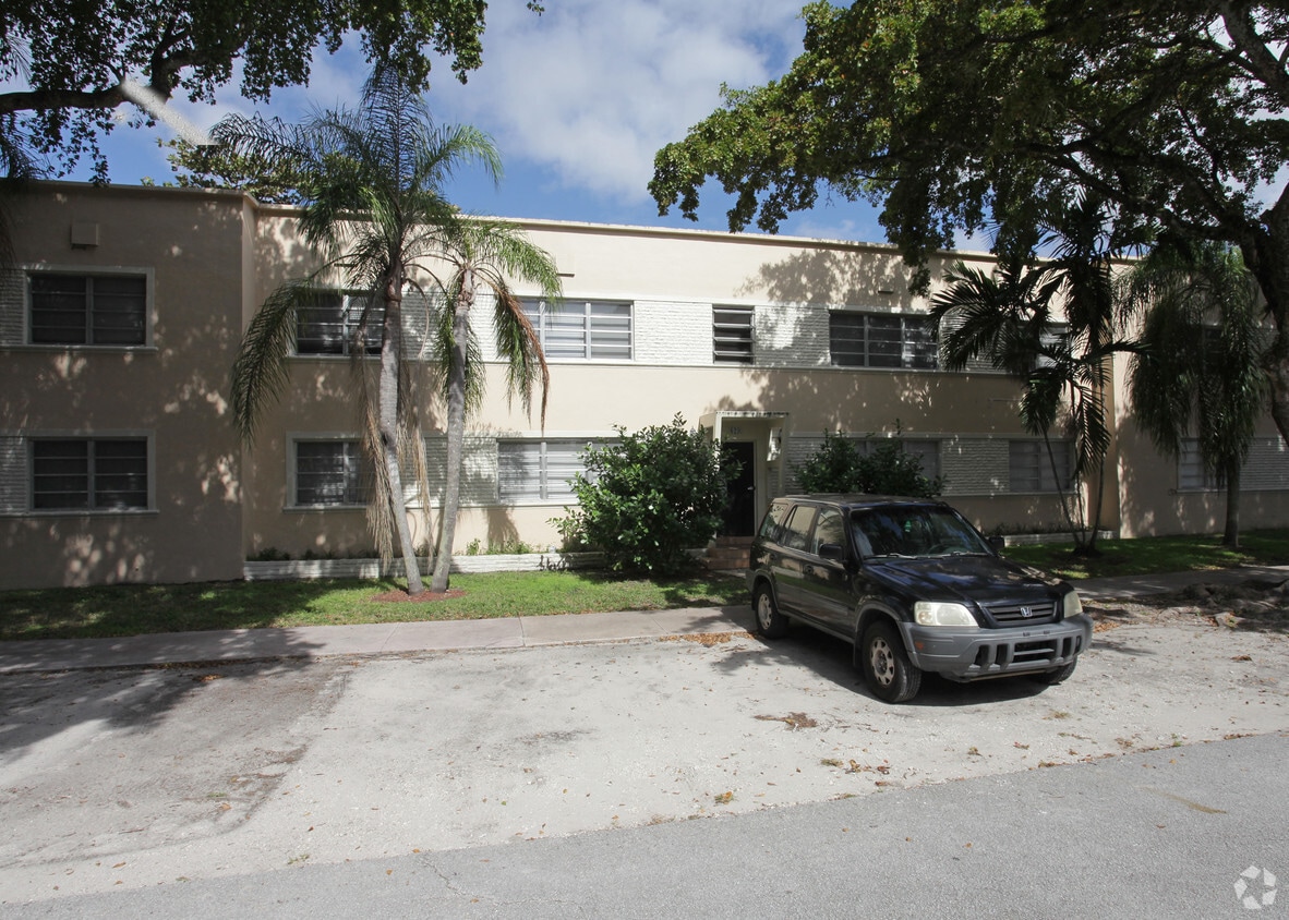 Building Photo - 625-635 Santander Ave