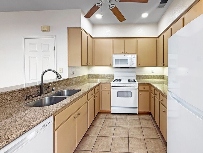 Building Photo - Beautiful 3-Bedroom Home with Backyard Ret...