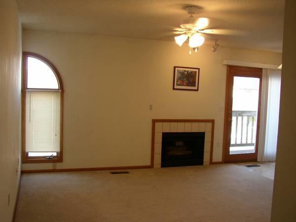 Building Photo - 1208 Koestner St