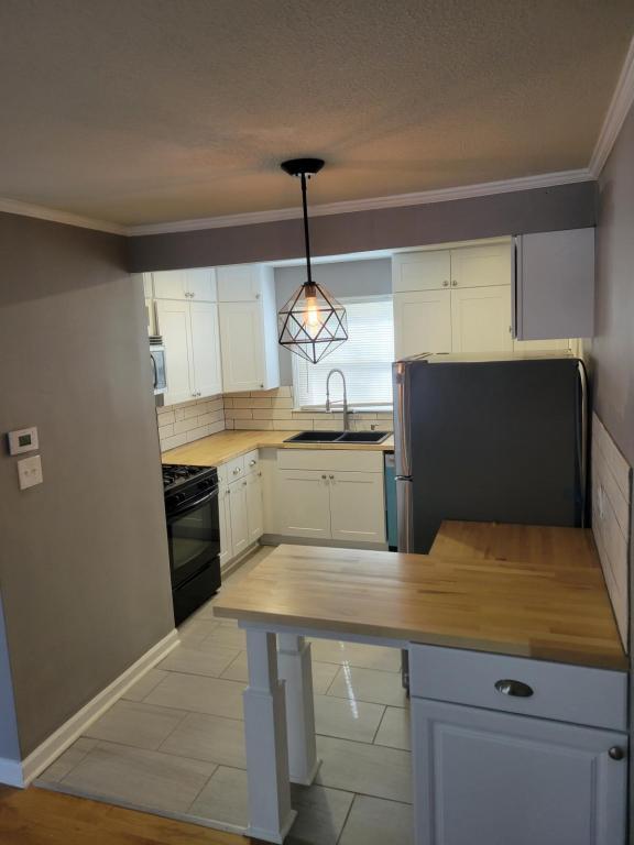 Foto del edificio - 7506 Rainbow Dr