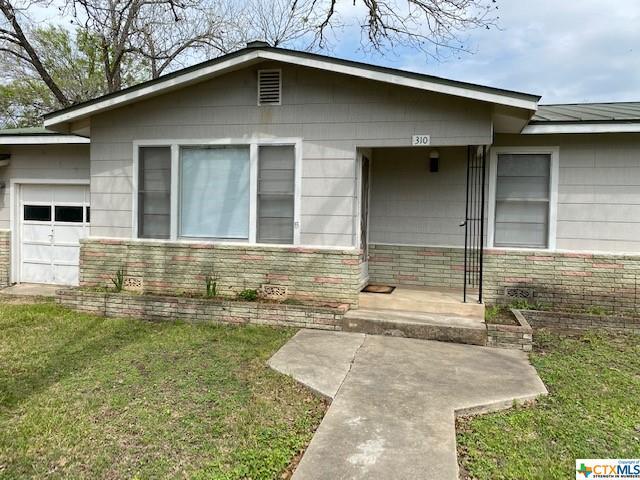 Building Photo - 310 N Veramendi Ave