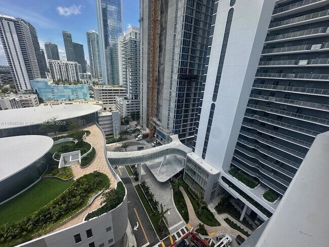 Foto del edificio - 601 NE 23rd St