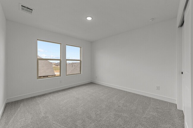 Building Photo - 512 Sunflower Trl