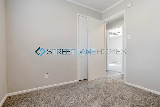 Building Photo - 4202 Snellings Dr