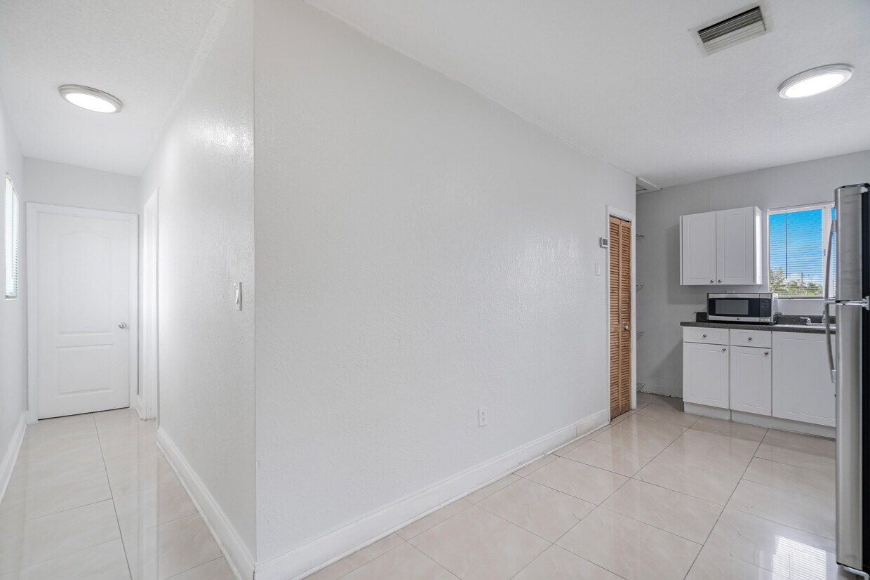 Foto principal - 11920 SW 6th St