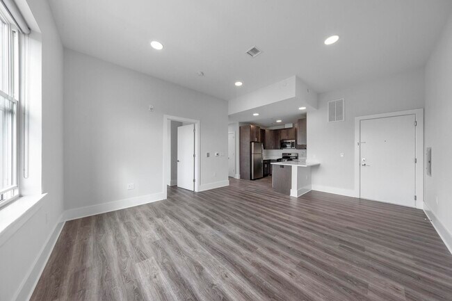 Building Photo - 660 Grand St