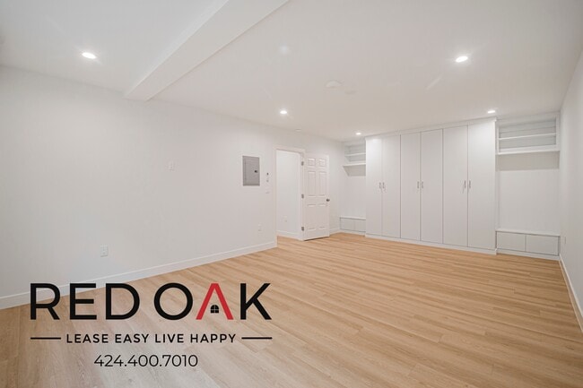 Foto del edificio - 6738 Independence Ave