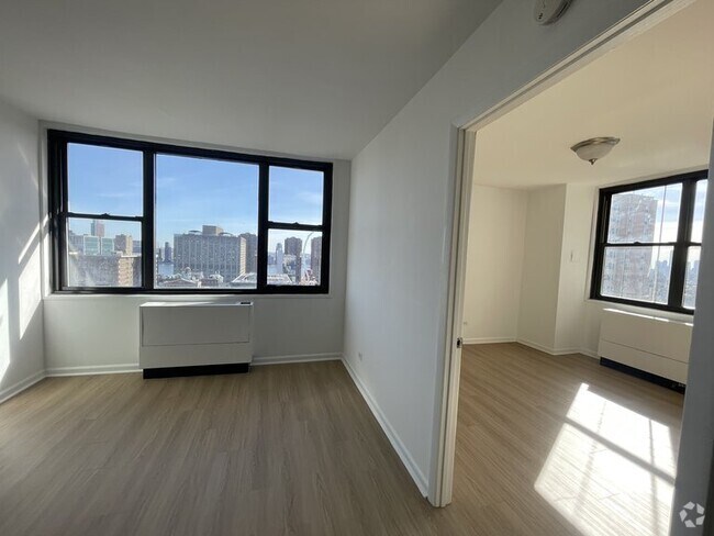 Building Photo - 200 E 27th St