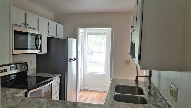 Kitchen - 6728 Bevington Ridge Rd