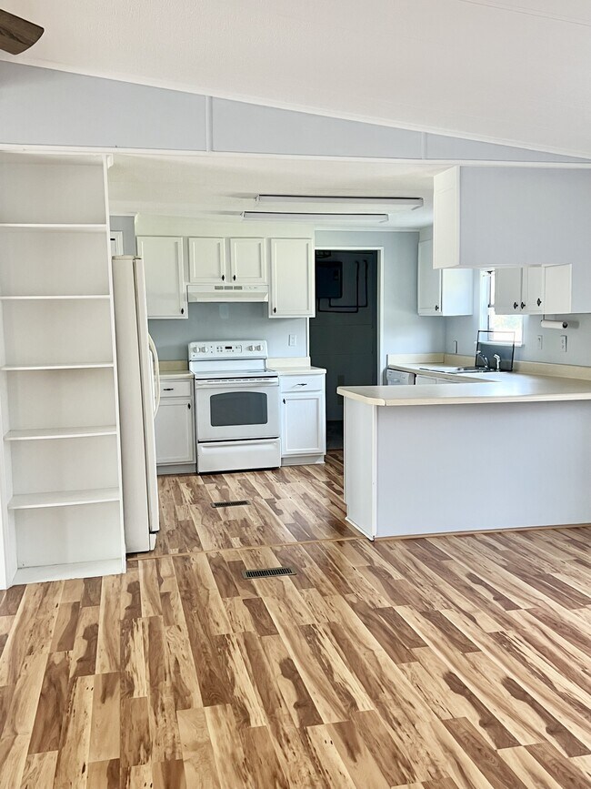 Foto del edificio - 451 Lonnie Raker Ln